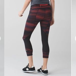 EUC Lululemon Pace Rival Crop Dune Dsjublk size 4